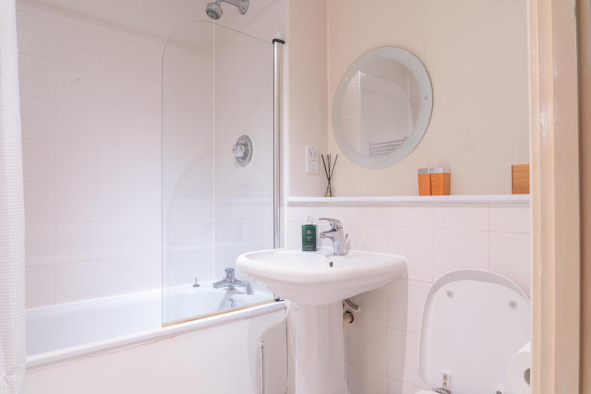 Stay In Our Stylish Flat! & Secure Building & Sleeps Up To 4 Birmingham Eksteriør billede
