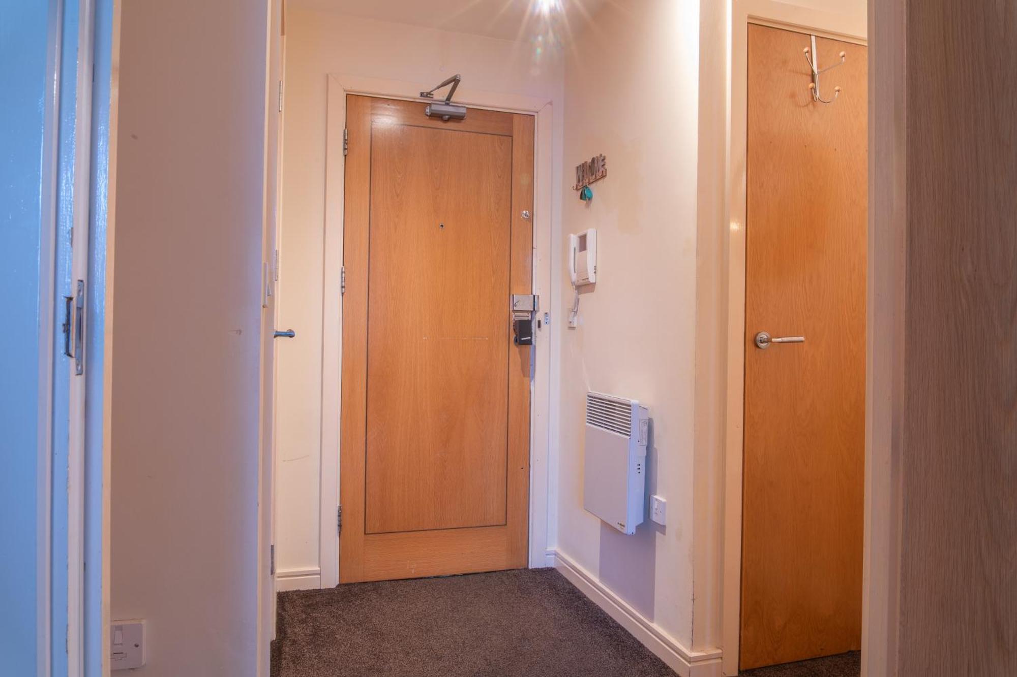 Stay In Our Stylish Flat! & Secure Building & Sleeps Up To 4 Birmingham Eksteriør billede
